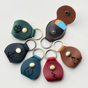 Soporte de selección de guitarra de cuero personalizado y estuche Airtag, regalo de guitarra, regalo de guitarrista personalizado, estuche de selección de guitarra, regalo para él