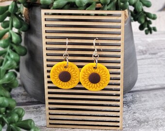 Jolies boucles d'oreilles fleurs pendantes | Boucles d'oreilles fleur de naissance signe astrologique Lion | Boucles d'oreilles hypoallergéniques fleurs jaunes | Boucles d'oreilles tournesol artisanales