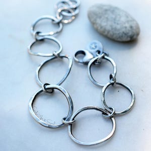 Handmade Fine Silver Chain Bracelet, Hammered Texture, Star Charm Bild 5