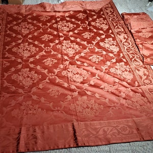 Vintage Elegant Damask Tablecloth and 6 matching Napkins Capri pattern