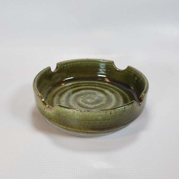 GEREDUCEERDE 4,5" asbak in groen aardewerk
