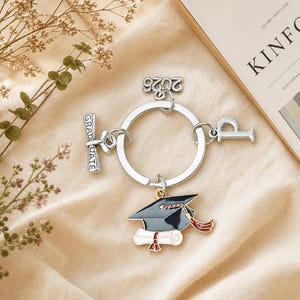 Personalized 2026 Grad Keychain Graduation Gift, Custom Metal Initial Grad Keyring  Gift for Friends, Grad Keychain Graduation Souvenir Gift