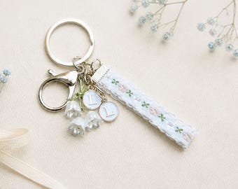Custom Name Letter Floral Keychain, Floral Keychain Bag Charm Accessories Gifts for Mom, Floral Keychain Accessory Birthday Gifts for Her