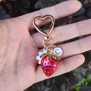 3Pcs Custom Name Letter Strawberry Keychain, Strawberry Keychain Accessories Gifts for Mom, Fruit Keychain Accessory, Valentine&#39;s Day Gifts