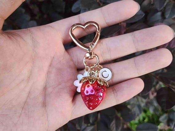3Pcs Custom Name Letter Strawberry Keychain, Strawberry Keychain Accessories Gifts for Mom, Fruit Keychain Accessory, Valentine's Day Gifts