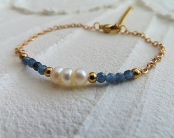 Blauwe saffierarmband met parels aan ketting in zilver of goud