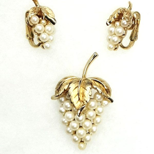 Trifari Vintage Gold Tone Faux Pearl Grape Cluster Brooch & Clip Earrings