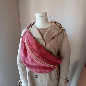 Sac  banane  Taille S,M,L original en velours côtelé  vieux rose et sangle  amovible au choix