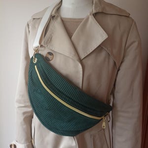 Sac  banane  Taille S,M,L original en velours côtelé vert sapin et sangle  amovible au choix