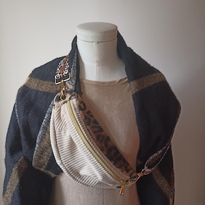 Sac  banane taille S,M,L original   et unique bicolore en velours côtelé et fausse fourrure léopard avec une  sangle  amovible au choix