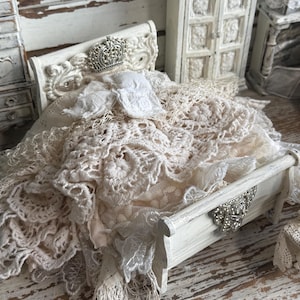 Handmade dollhouse bedding set - 1:12 scale shabby chic miniature linens and pillows- Handmade bedding with antique fabrics