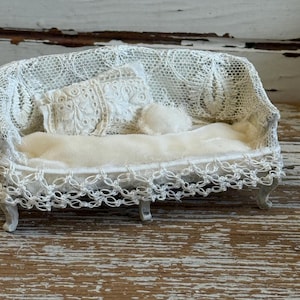 Victorian dollhouse  loveseat sofa , Lundby Dollhouse settee, Dollhouse velvet Sofa,   Dollhouse Living room for 1:16 dollhouse