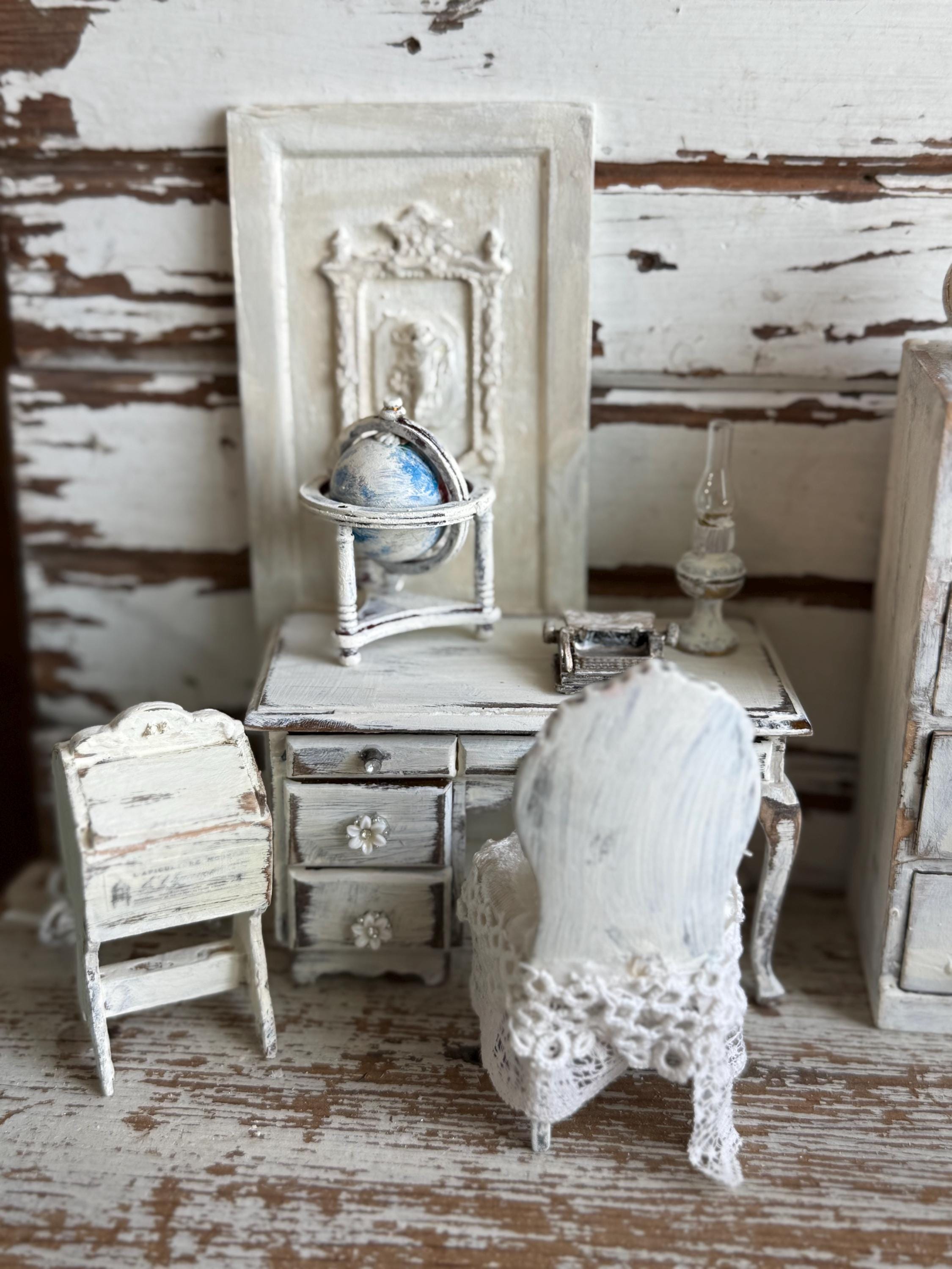 ドールハウスの地球儀、ミニチュアのヴィンテージの地球儀、ファーム