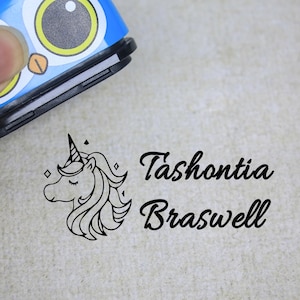Timbro personalizzato con nome per abbigliamento per bambini in età scolare, timbro per tessuto, timbro con nome, pennarello per abbigliamento, timbro per tessuti, nome per bambini, timbro per bambini, timbro con logo