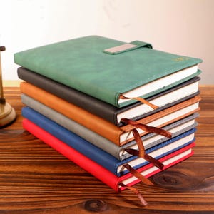 Personalisiertes Journal/Custom Leder Journal Set/Personalisiertes A5 Vegan Leder Notizbuch/Initiale Notizbuch Geschenke/Neuer Job Geschenk für Freund