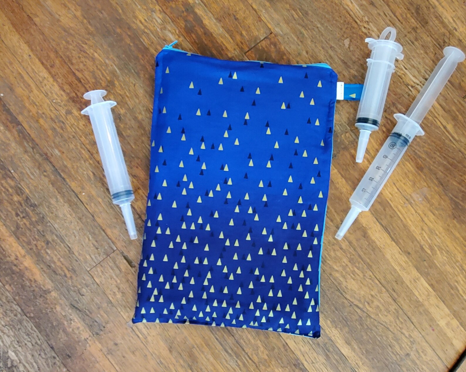 Fade Syringe Tote lets you carry 6 prefilled 60 mL syringes Etsy