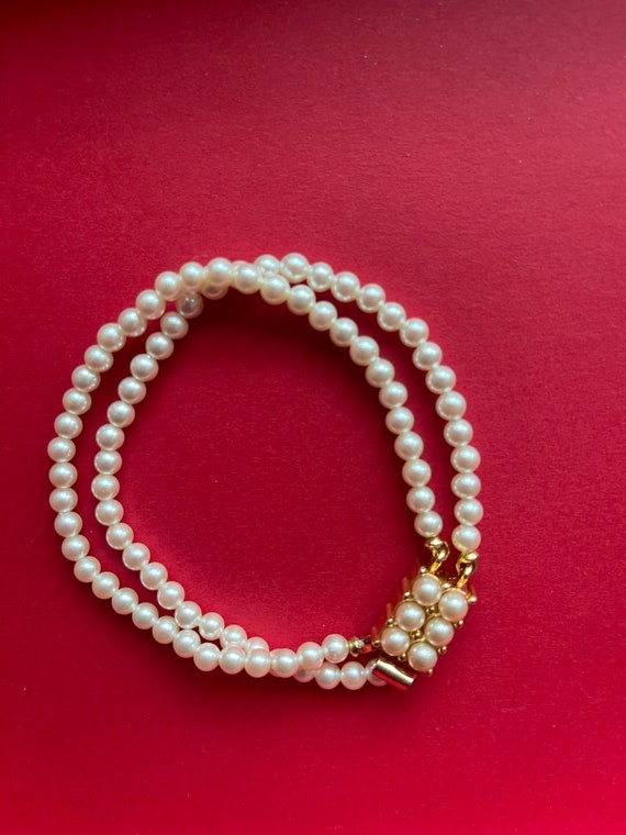 Vintage gold tone faux pearl bracelet - image 2