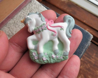 Vintage Avon Unicorn Magnet - 1980s Avon White Unicorn Gift Collection Magnet NIP - Retro 80s Kawaii Kitchen / Office Magnet Eco Gift