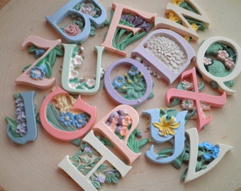 Vintage Floral Initial Cabochon – 1980s Resin Letter Embellishment