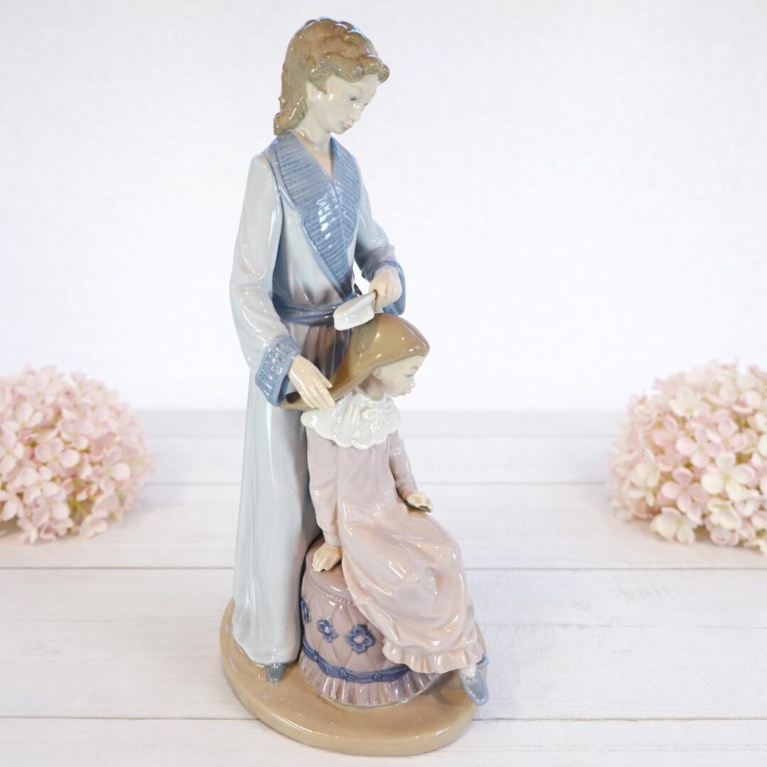 Nao by Lladro 'mother Brushing Daughters Hair' Figurine, Rare