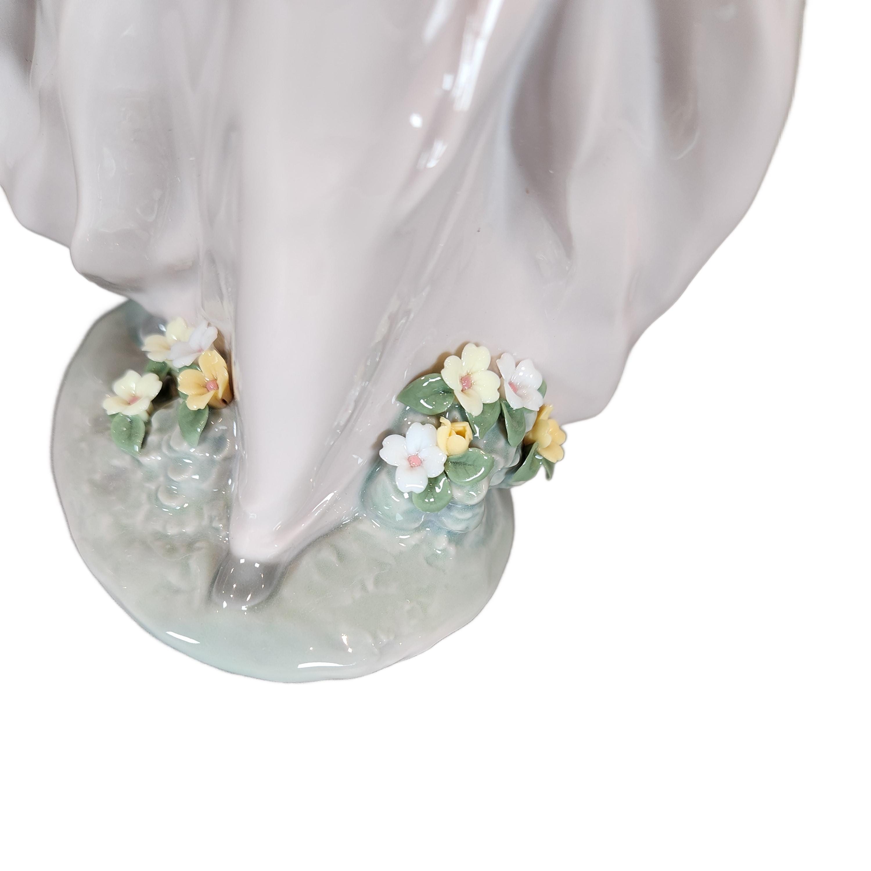 Lladro 'A Wish Come True' Figurine #7676, Porcelain Girl Flowers
