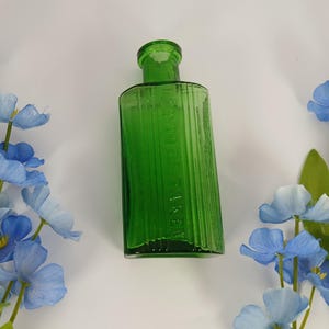 Small Green Old Poison Bottle Not To Be Taken, Poisonous Bottle, Rectangular Decorative Collectible Glassware Chemist Pharmacy Vintage (440)