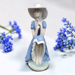Lladro Lady With Hat - Etsy display picture 2