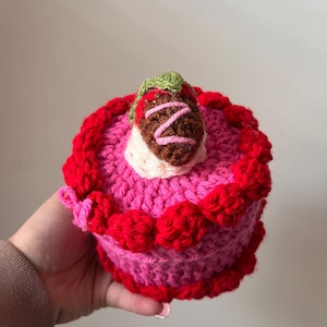 Crochet Trinket Cake Box | Strawberry Cake Box | Cake box | Crochet | Cake box with Strawberry |