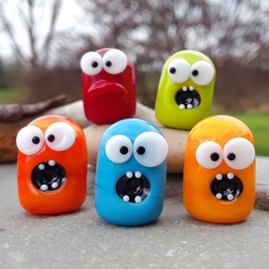 Miniature Glass Screamers | Tiny Glass Emotions | Handmade Glass Screaming Faces | Kawaii Screaming Faces | Funny Glass Collectables