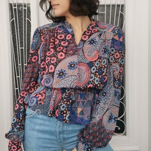 Vintage Boho Blouse Multicolor puffy sleeve shirt, 1980s floral waist fitted top, Rayon Tunic, Multicolor retro women&#39;s vintage top
