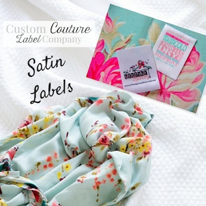 Individuell bedruckte Satinetiketten - Kleidungsetiketten aus glattem Satin - Nähanhänger - Sublimierte Etiketten - 100 - UNBEGRENZTE FARBEN - Hergestellt in den USA
