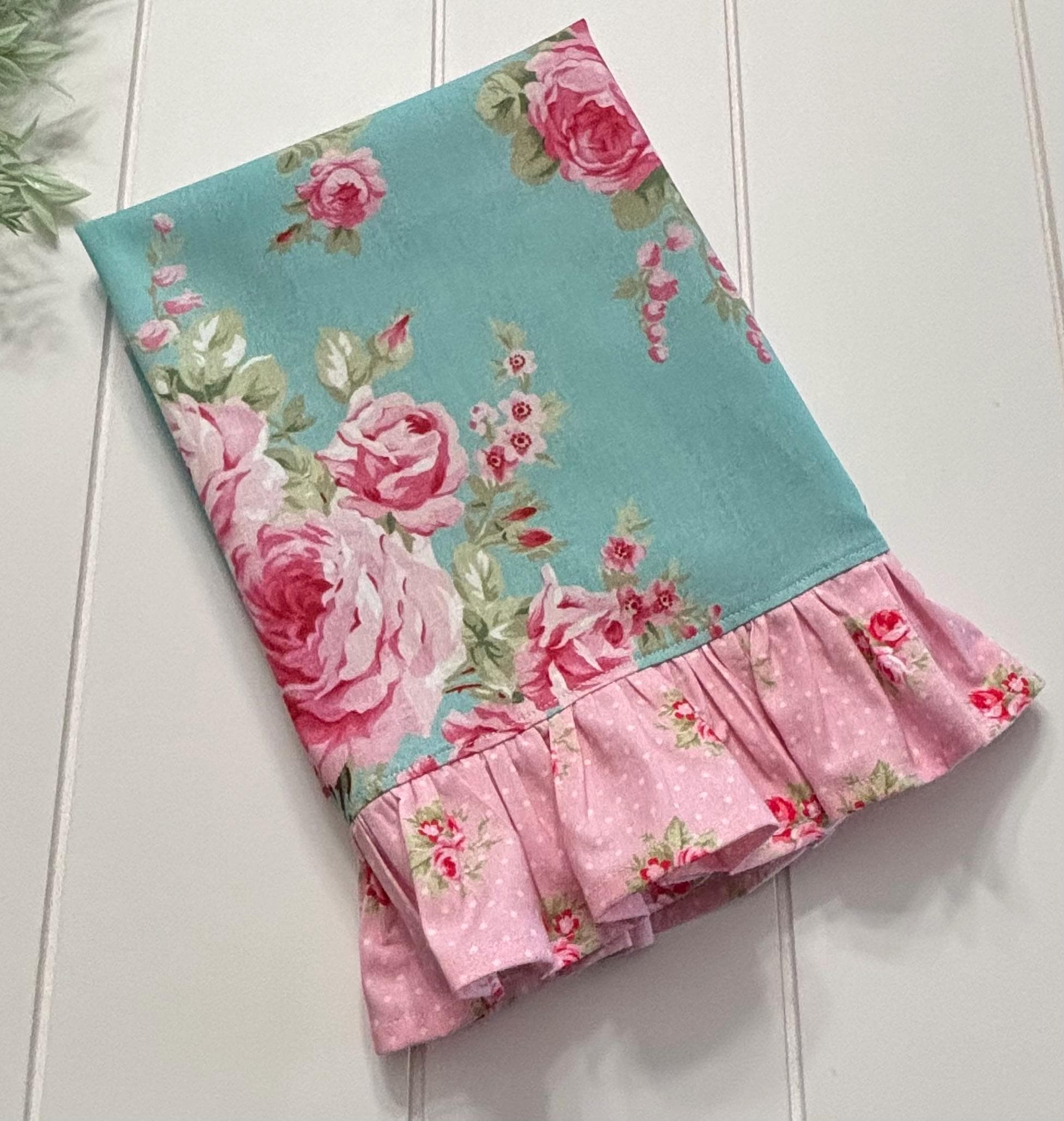 Shabby Country Cottage Farmhouse Pink Ruffled Roses Decorative Tea Dish Kitchen Hand Towel