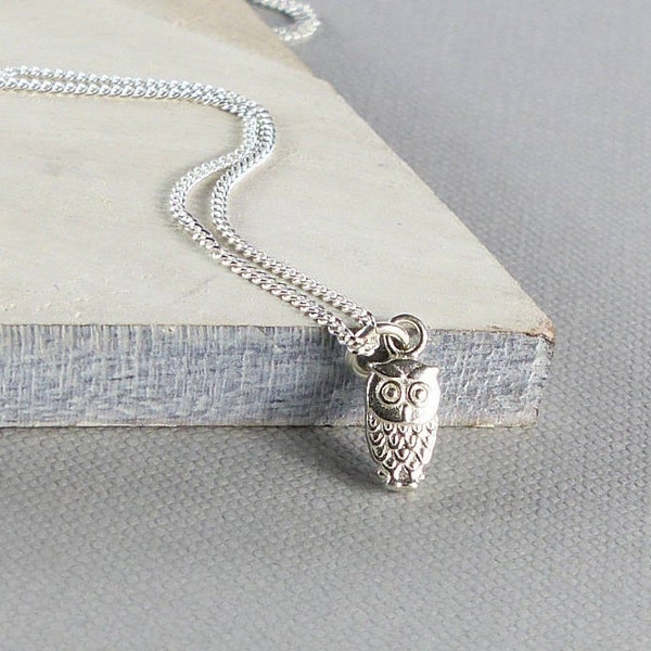 Collier en argent sterling petit hibou - petit pendentif hibou, collier hibou argenté, collier petit oiseau, pendentif oiseau en argent, cadeau pour elle