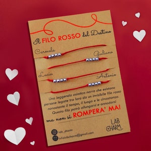 Quattro Bracciali Filo Rosso del Destino | Cartolina con i vostri nomi scegli tu il ciondolo