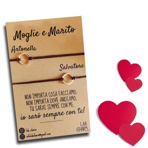 Set 2 bracciali Moglie & Marito con nomi su cartolina | Idea Regalo per Famiglia | Bracciali da condividere