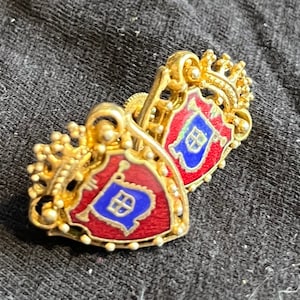 vintage crest shield cufflinks men jewelry - gold tone red blue - 1960, 1970