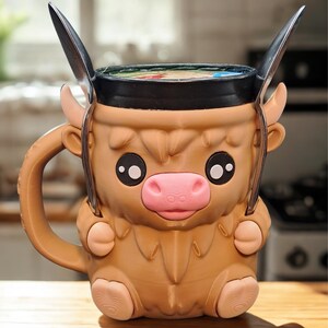 Highland Cow Ice Cream Cup Holder,Highland Cow Ice Pint Holder With Snack Drawer,Spoon,Non-Slip Base, Anti-Freeze Handle,Ice Cream Cozy Sleeve (Brown