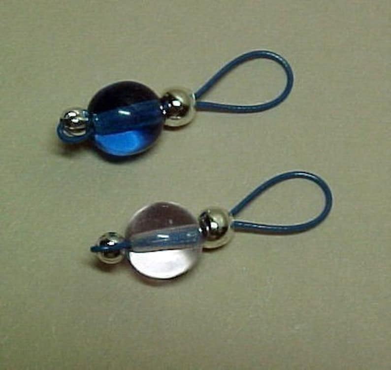 Capri Blue and Alexandrite Stitch Markers US 5 Item No. 517 image 2