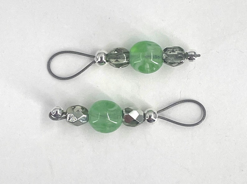 Peridot Swirl Czech Beads Stitch Markers US 5 Item No. 1395 image 2