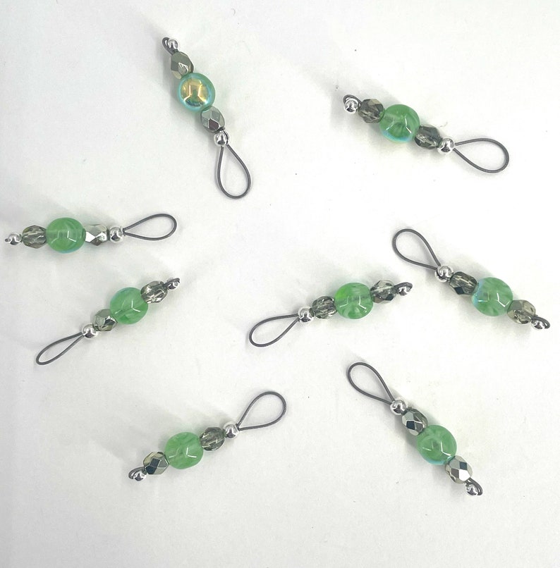 Peridot Swirl Czech Beads Stitch Markers US 5 Item No. 1395 image 1