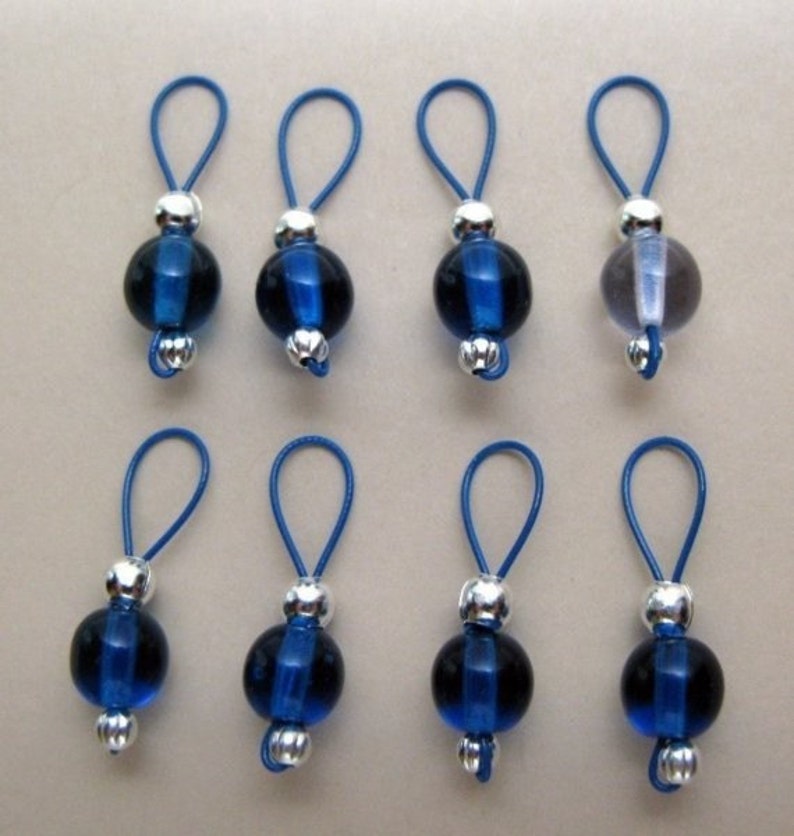 Capri Blue and Alexandrite Stitch Markers US 5 Item No. 517 image 1