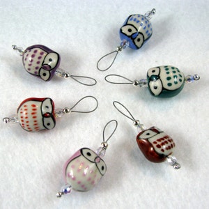 Handmade Stitch Markers - Multi-Colored Owls - US 10 - Item No. 961