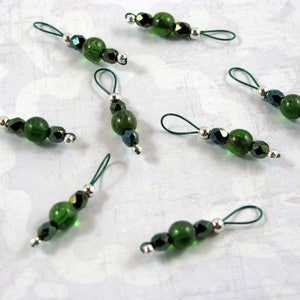 Green Czech and Metallic Beads On Forest Green Wire Stitch Markers US 5 Item No. 1067 image 2