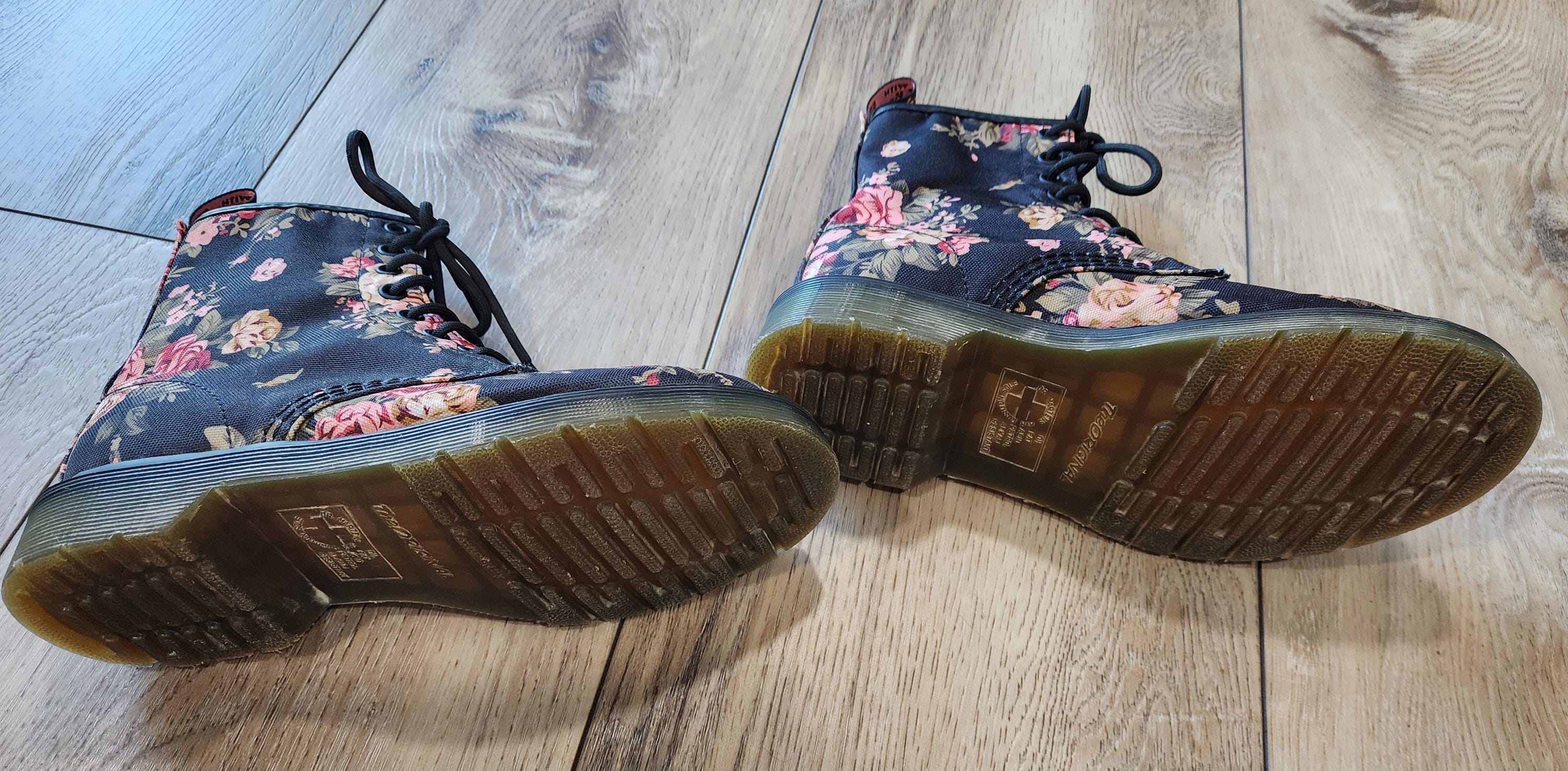 Dr. Doc Martens Victorian Floral Rose Canvas Combat Boots Pink Black Womens Sz 6