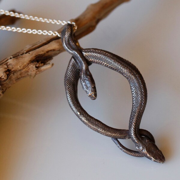 Gioielli serpente, ciondolo doppio serpente, gioielli unisex, collana serpente in argento sterling, su ordinazione.