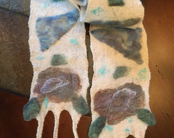 No.62 Felted scarf - White with blue grays