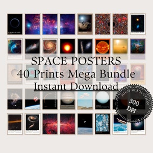 Puede incluir: Una colección de 40 pósters con temática espacial, que presentan imágenes de planetas, galaxias y nebulosas. Los pósters están dispuestos en una cuadrícula y tienen un fondo blanco. El texto "SPACE POSTERS 40 Prints Mega Bundle Instant Download" se muestra en letras grandes y en negrita en la parte inferior de la imagen. Un sello de alta resolución con el texto "HIGH RESOLUTION 300 DPI" se encuentra en la esquina inferior derecha.