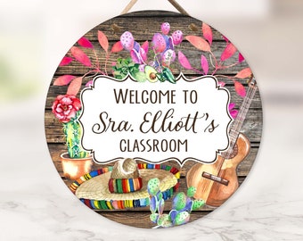 Teacher Door Sign Spanish Classroom Door Hanger Welcome Door Sign for Middle School Spanish Teacher Appreciation