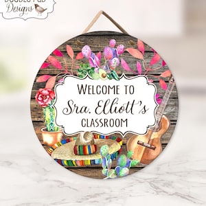 Teacher Door Sign Spanish Classroom Door Hanger Welcome Door Sign for Middle School Spanish Teacher Appreciation