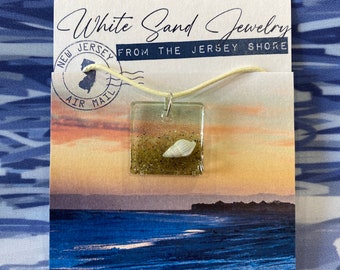 Bijoux de sable blanc de la côte du New Jersey (Spring Lake) - Pendentif carré de 1 po